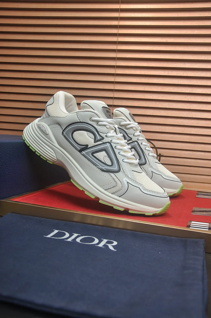 Men's men's shoes 💰: 500💶 (top original order) Brand: Dior (Dior) Standard code: Men's code 38-44 (45 customized) Grade: Same as the official website Material: Top original cowhide spliced ​​together Original wear-resistant and lightweight outsole Style category: Fashionable casual shoes Distinguished luxury brand elements top luxury Color: Actual picture color